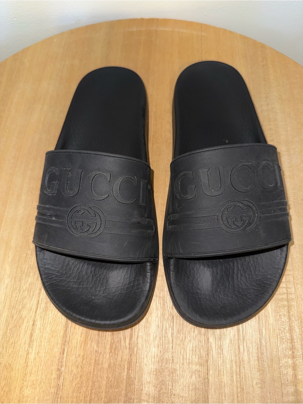 Gucci Black Embossed Logo Rubber Slide Sandals - Picture 1 of 4